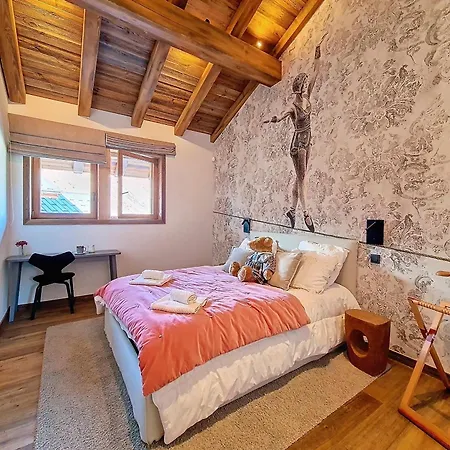 Chalet De Gamme Avec Et Salle De Cinema, Au Pied Des Pistes Des 3 Vallees - Fr-1-344-1208