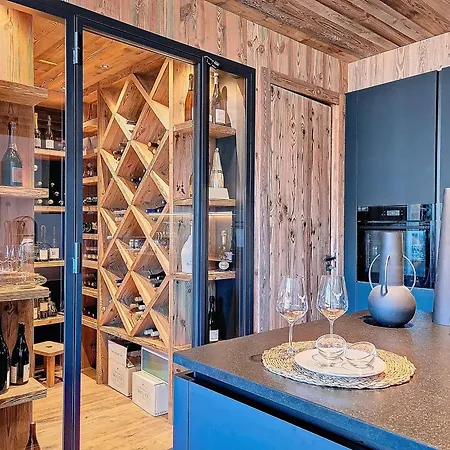 De Gamme Avec Et Salle De Cinema, Au Pied Des Pistes Des 3 Vallees - Fr-1-344-1208 Chalet *